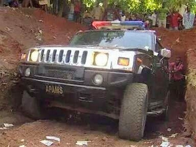 Nigerian Man Uses Hummer Jeep As Coffin To Bury His Mother